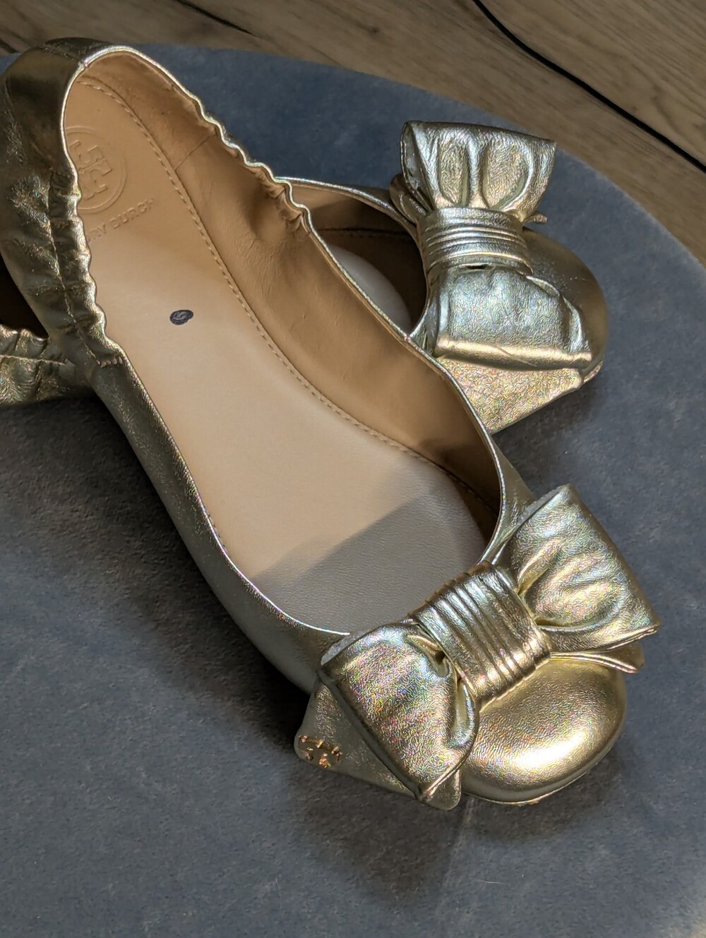 Tory Burch Gold Metallic Devine Bow Ballet Flats Size 7.5/8 - Picture 10 of 11